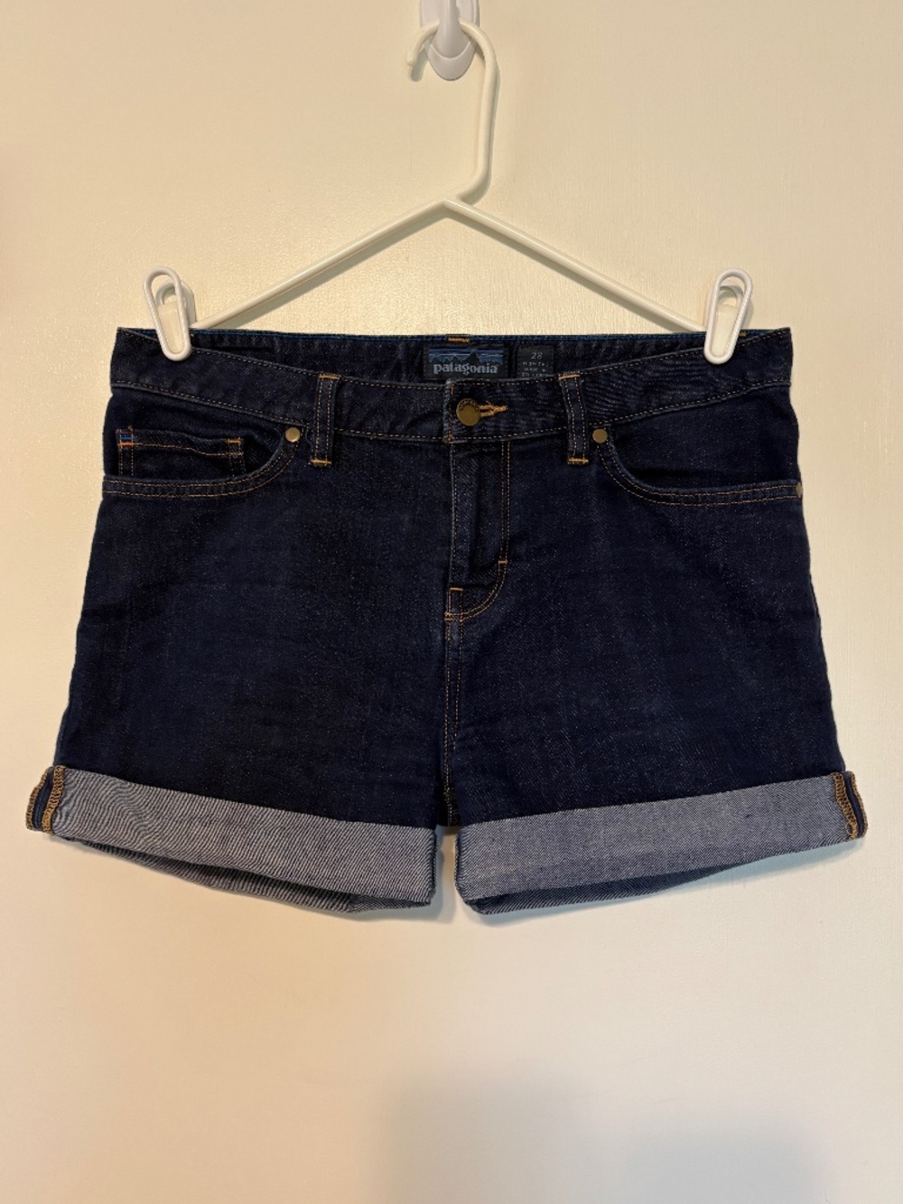 Patagonia Women's Dark Indigo Cuffed Stretch Denim Shorts Size 28 Pockets Logo